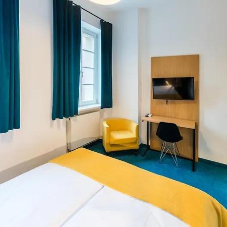 Tcz Wozna 아파트호텔 *